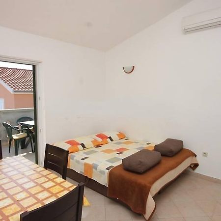 Apartments Pasman Banj Rum bild